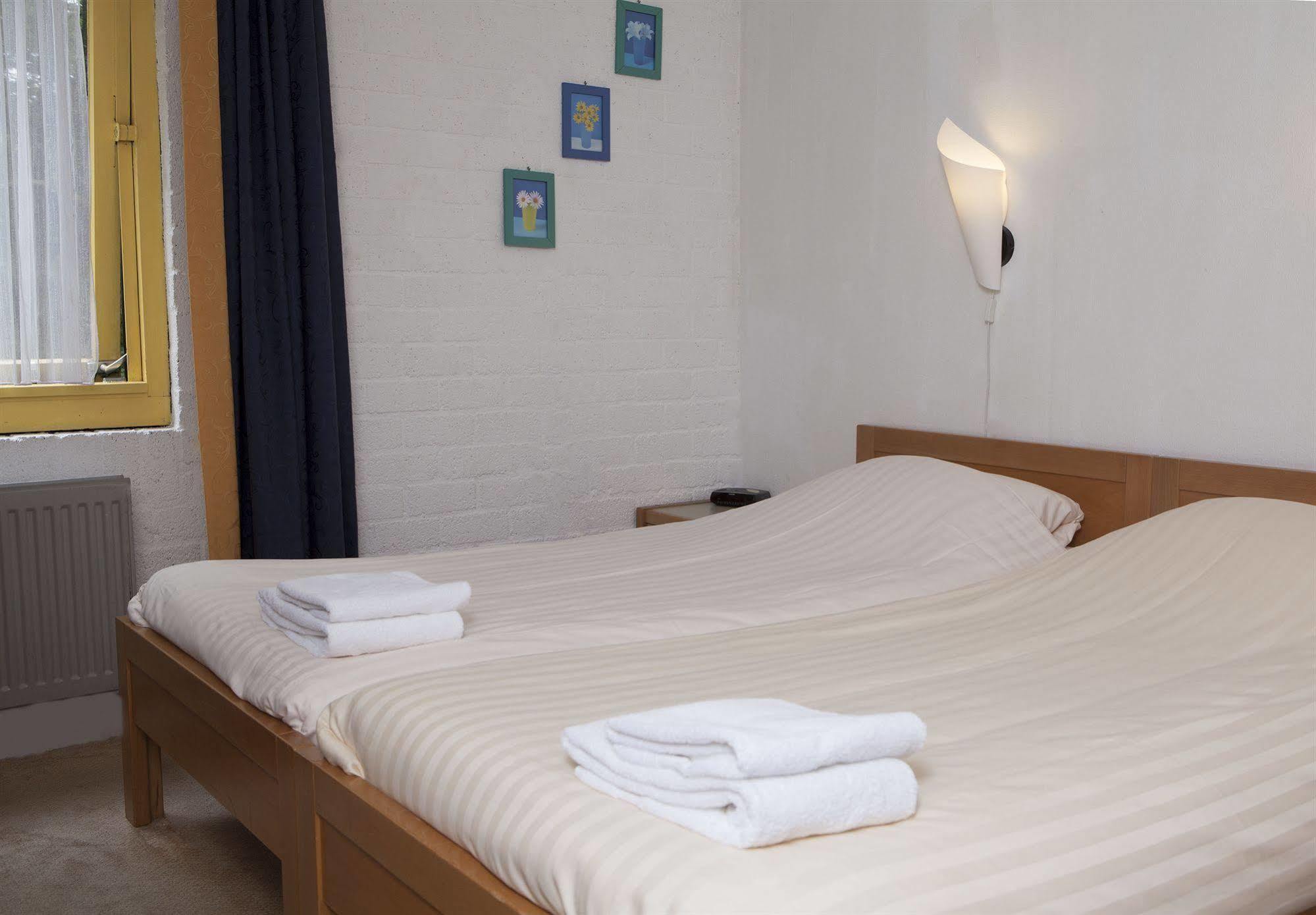 Hotel Restaurant 'De Oorsprong' Sint Nicolaasga Exterior foto